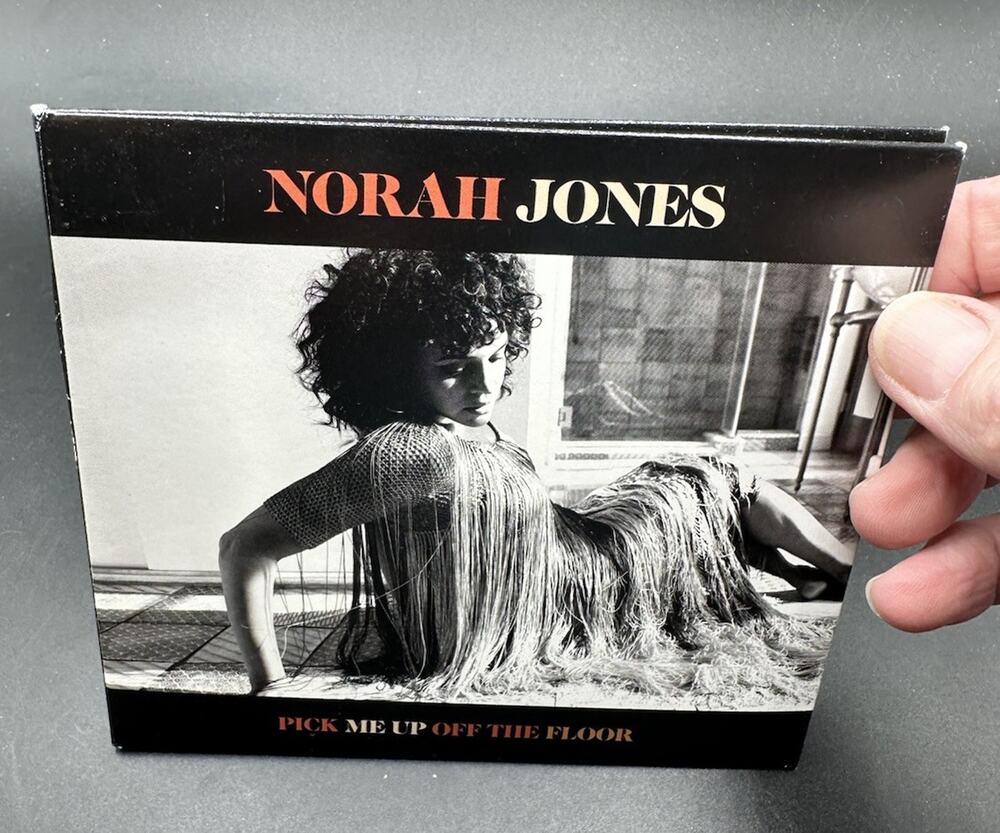 Pick Me Up Off The Floor - Audio CD By Norah Jones